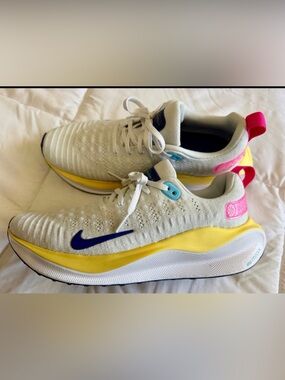 Nike ReactX Infinity Run 4 Women’s 8.5 DR2670-009 Running Shoes Gray Pink Yellow